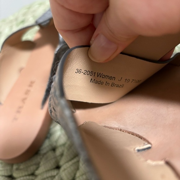 NWOB Trask Hurricane Crossover Metallic Silver Leather Slip On Flat Sandals - Picture 7 of 8